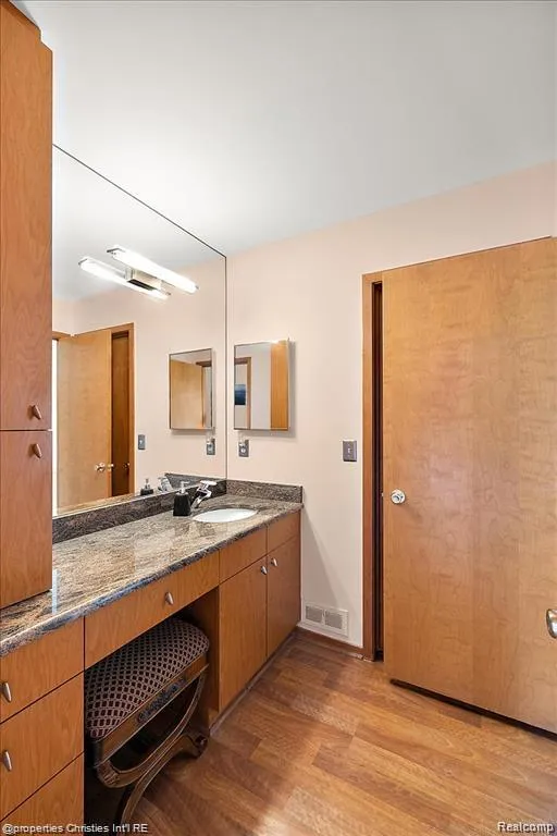4566 Walden Drive Bloomfield Hills City, MI 48301