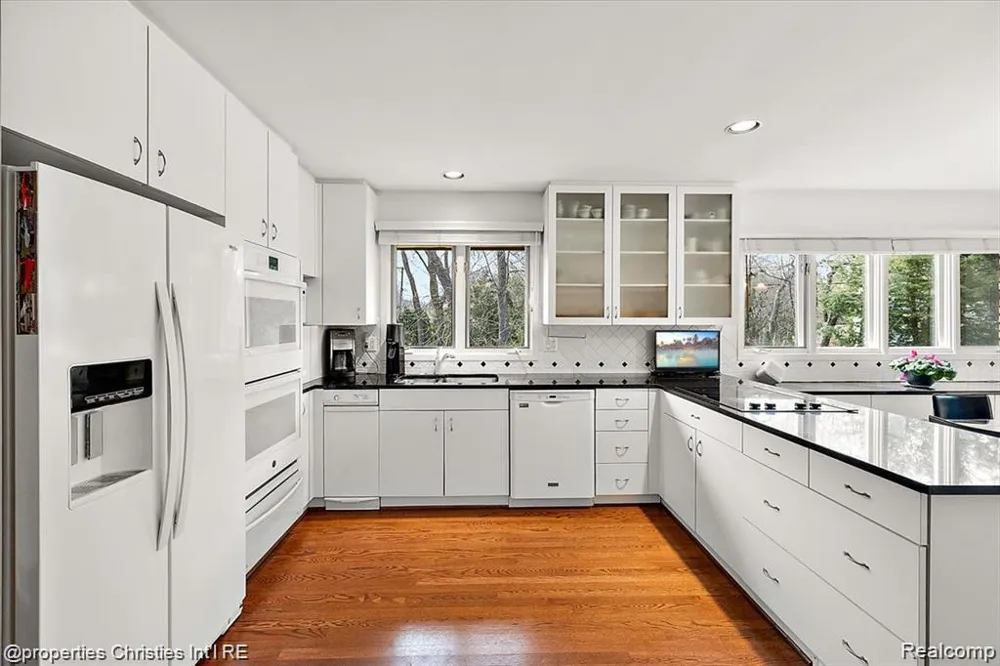 4566 Walden Drive Bloomfield Hills City, MI 48301