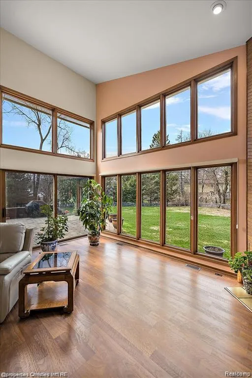 4566 Walden Drive Bloomfield Hills City, MI 48301