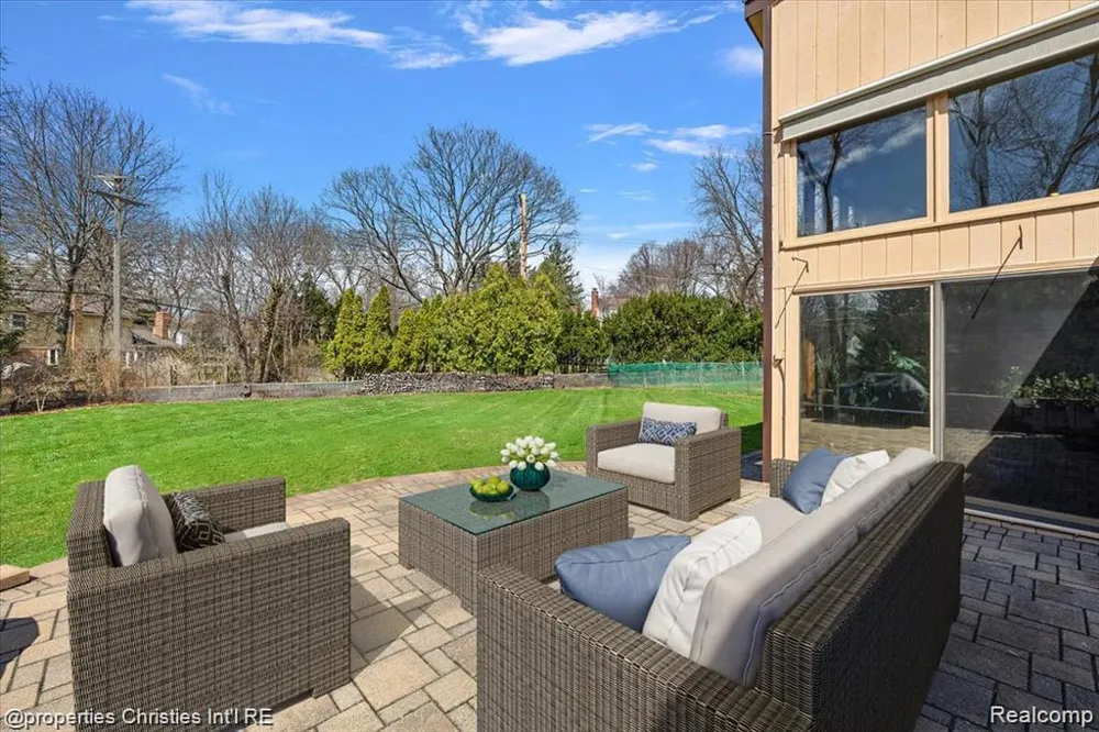 4566 Walden Drive Bloomfield Hills City, MI 48301