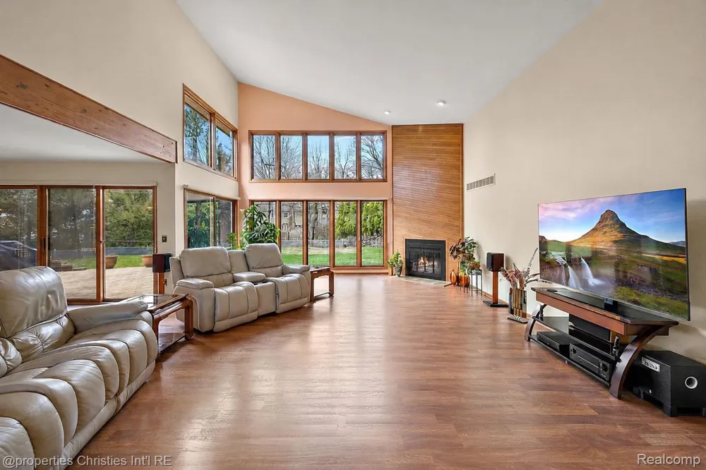4566 Walden Drive Bloomfield Hills City, MI 48301