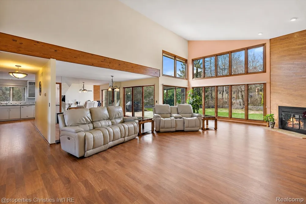 4566 Walden Drive Bloomfield Hills City, MI 48301