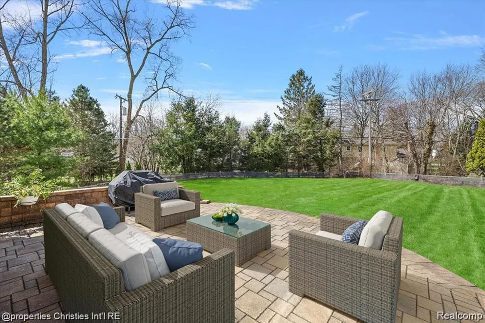 4566 Walden Drive Bloomfield Hills City, MI 48301