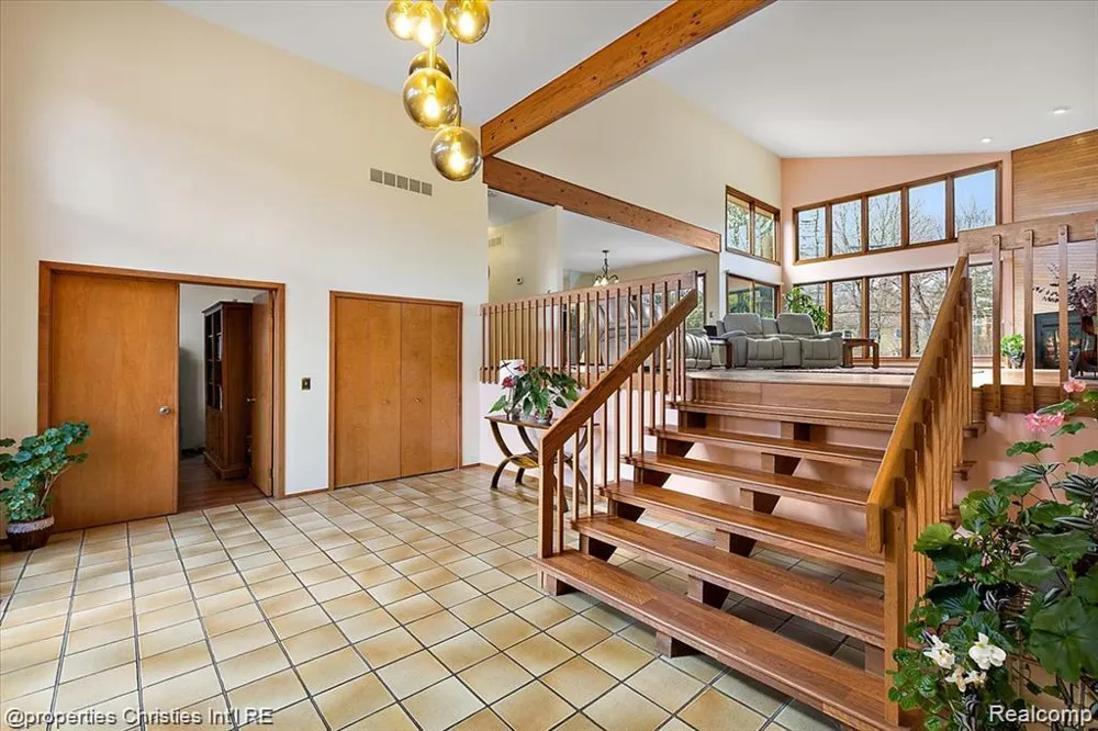 4566 Walden Drive Bloomfield Hills City, MI 48301