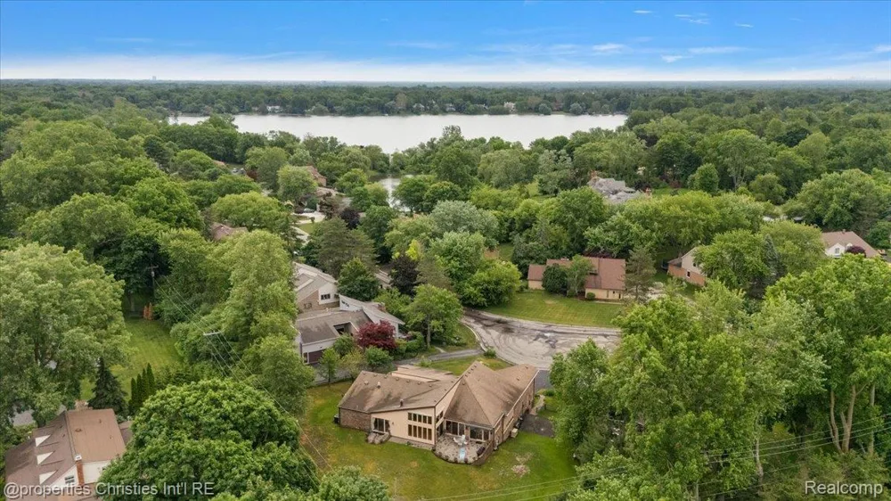 4566 Walden Drive Bloomfield Hills City, MI 48301
