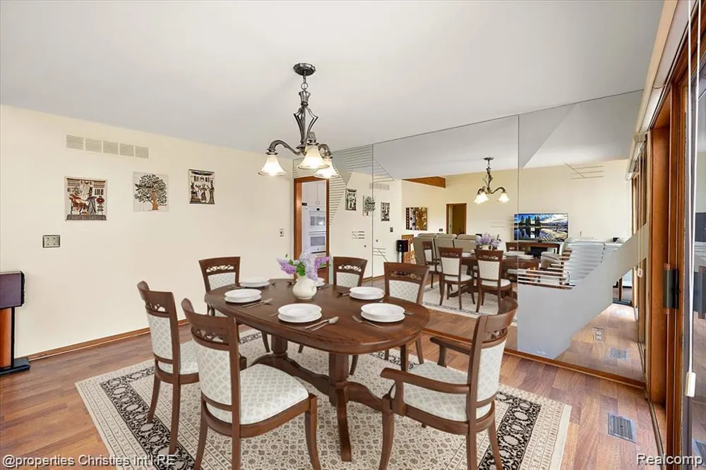 4566 Walden Drive Bloomfield Hills City, MI 48301