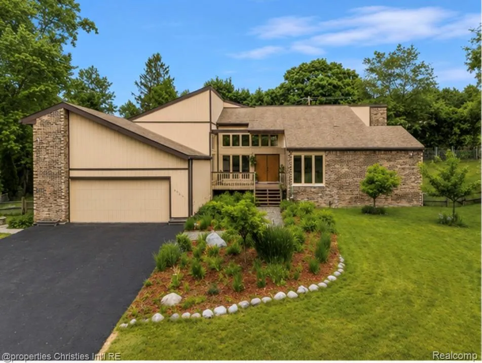 4566 Walden Drive Bloomfield Hills City, MI 48301