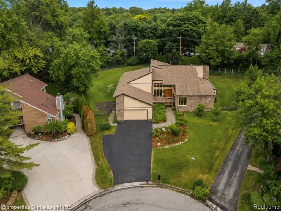 4566 Walden Drive Bloomfield Hills City, MI 48301