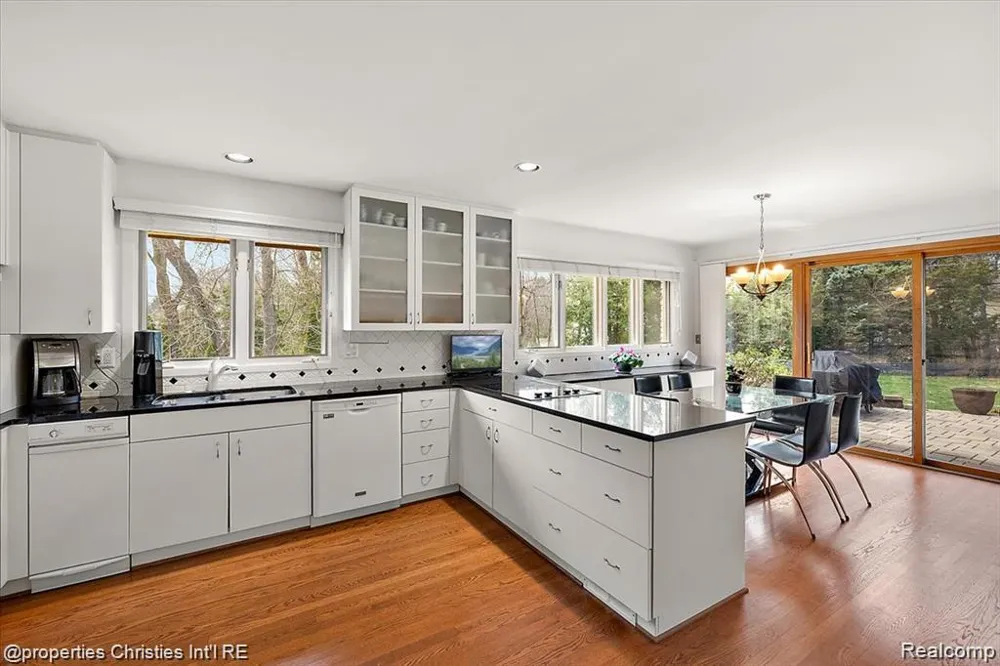 4566 Walden Drive Bloomfield Hills City, MI 48301
