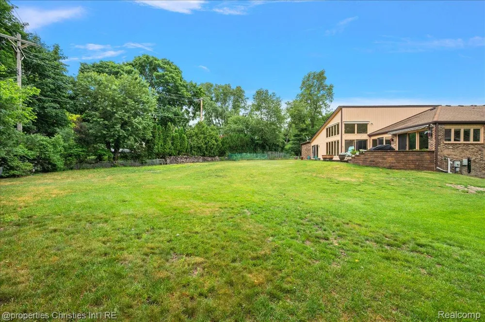 4566 Walden Drive Bloomfield Hills City, MI 48301