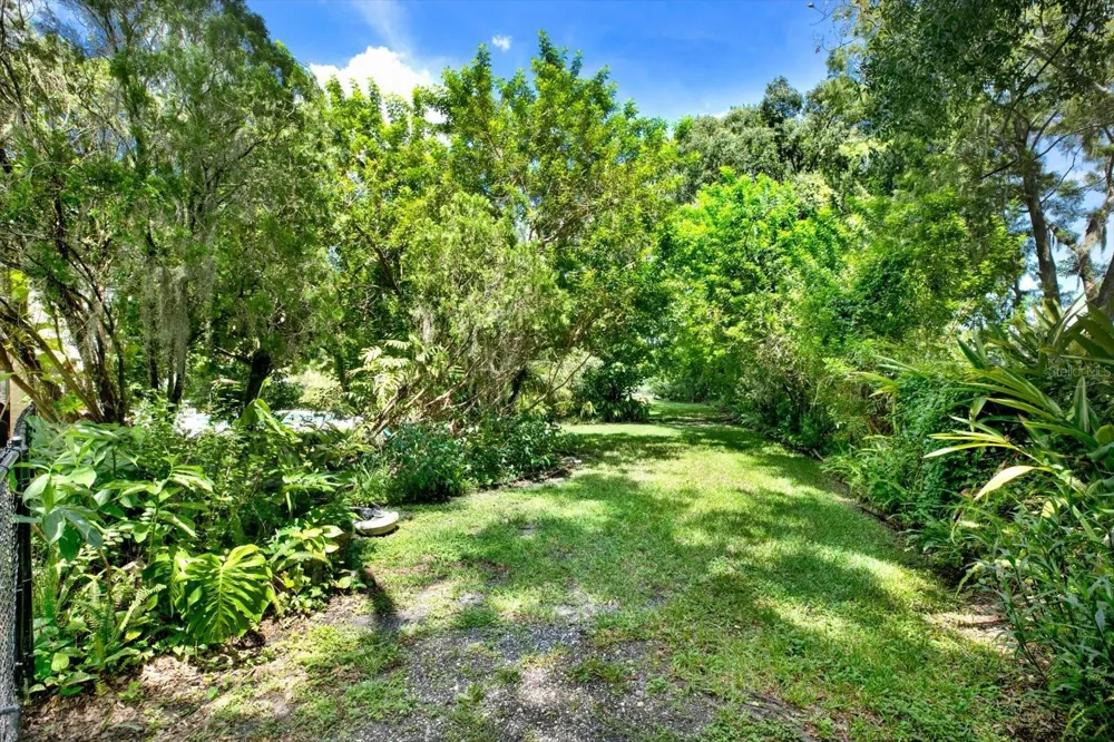 5708 PURITAN ROAD Tampa, FL 33617