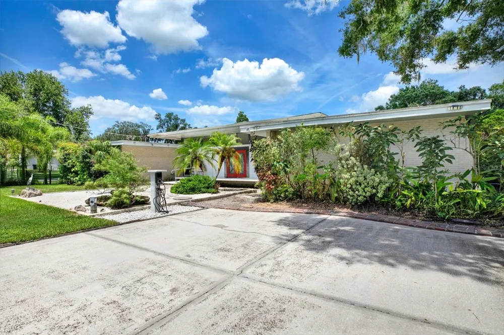 5708 PURITAN ROAD Tampa, FL 33617