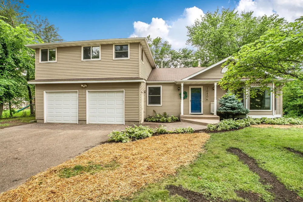 10206 Lakeview Drive W Minnetonka, MN 55305
