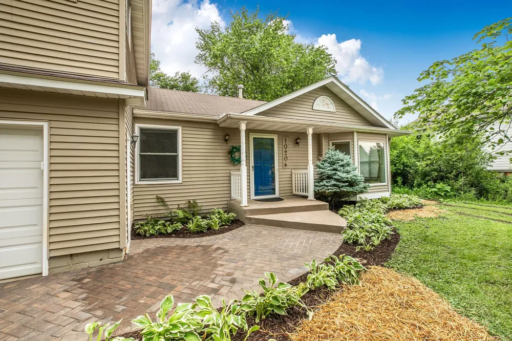 10206 Lakeview Drive W Minnetonka, MN 55305