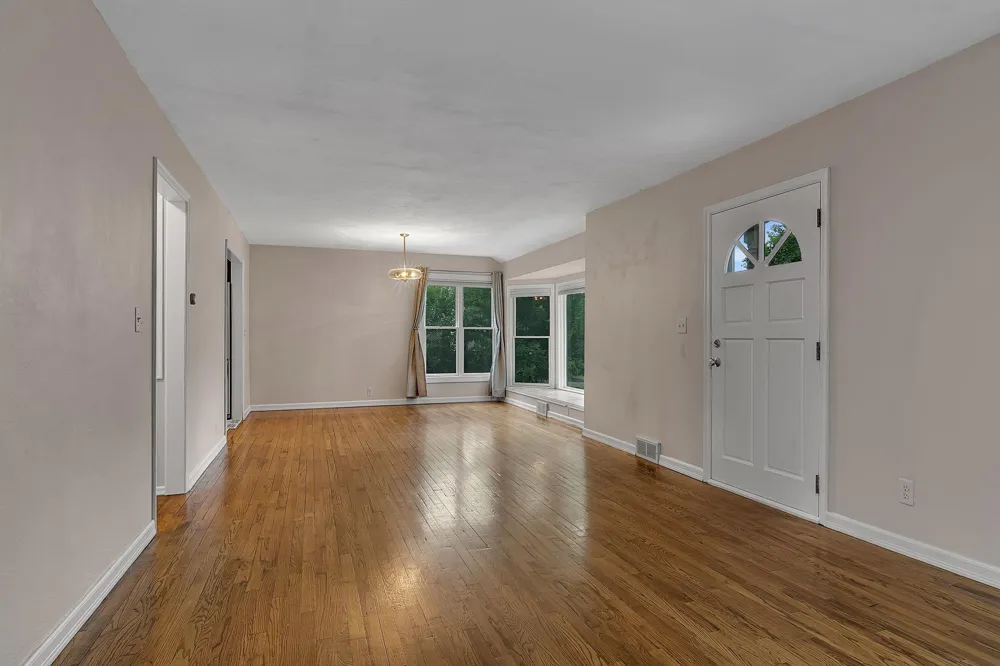 10206 Lakeview Drive W Minnetonka, MN 55305