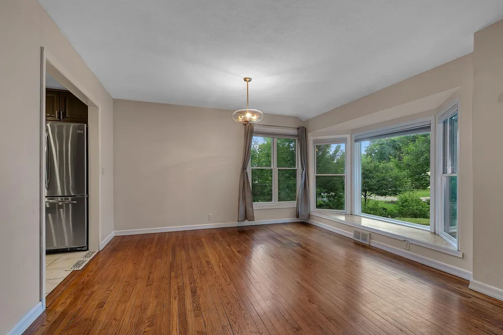 10206 Lakeview Drive W Minnetonka, MN 55305