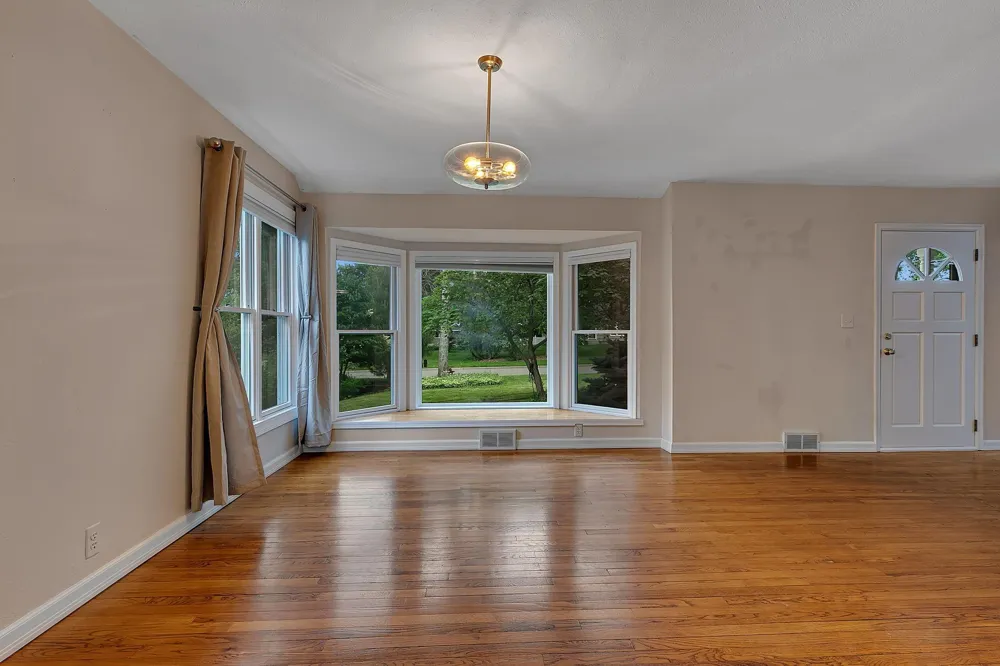10206 Lakeview Drive W Minnetonka, MN 55305