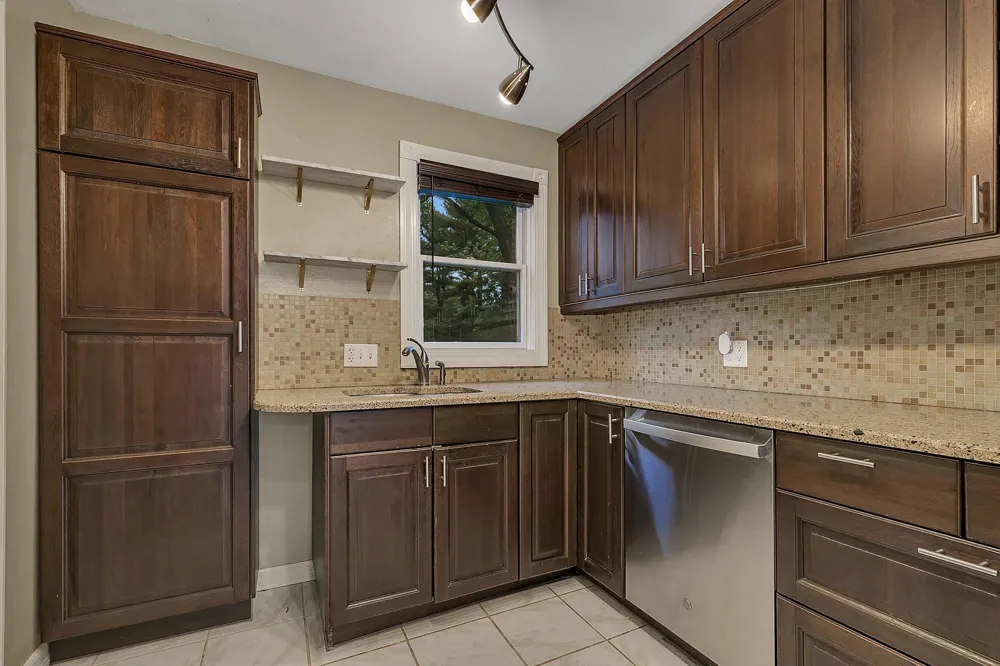 10206 Lakeview Drive W Minnetonka, MN 55305