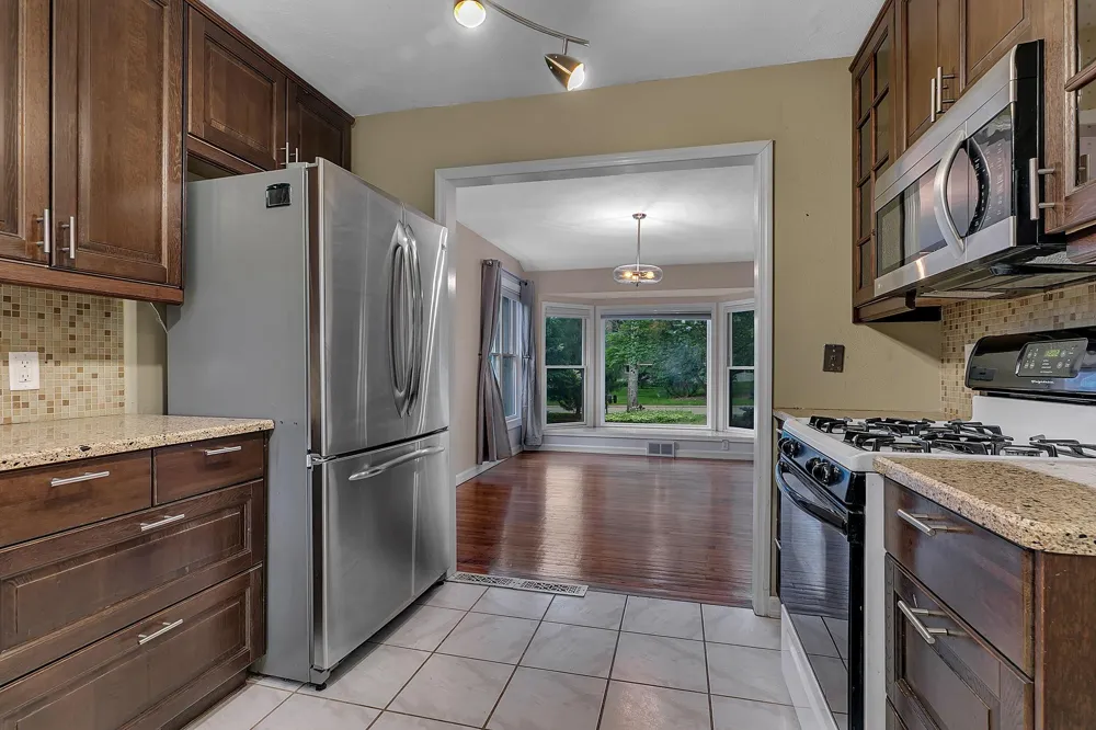 10206 Lakeview Drive W Minnetonka, MN 55305