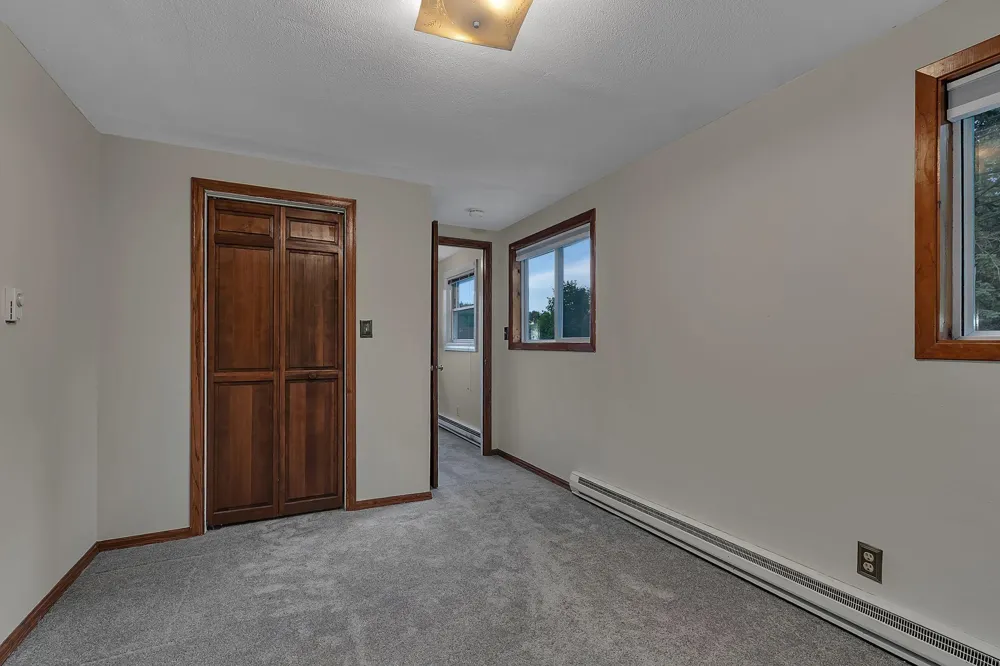 10206 Lakeview Drive W Minnetonka, MN 55305