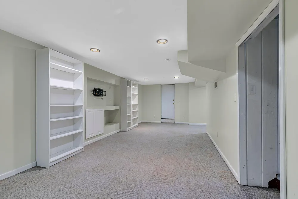 10206 Lakeview Drive W Minnetonka, MN 55305