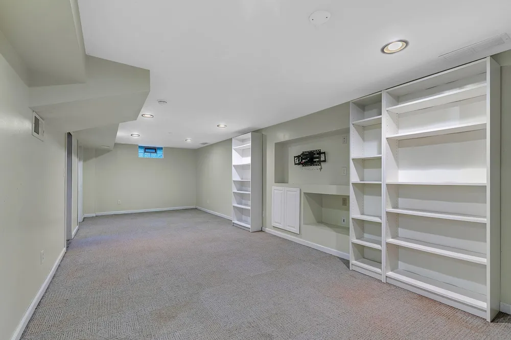 10206 Lakeview Drive W Minnetonka, MN 55305
