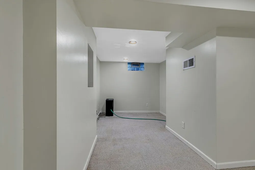 10206 Lakeview Drive W Minnetonka, MN 55305
