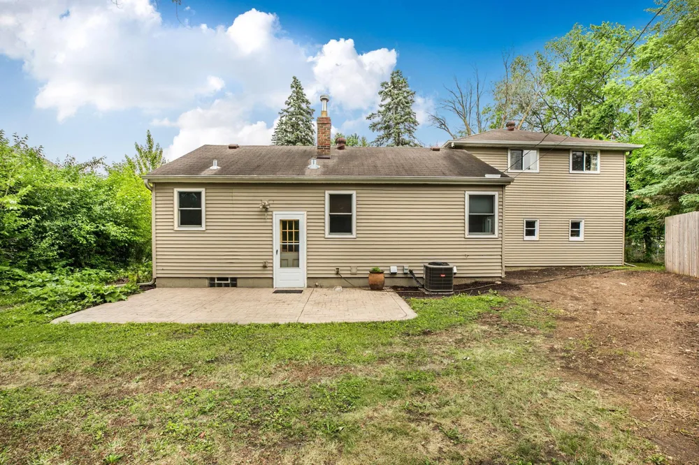 10206 Lakeview Drive W Minnetonka, MN 55305