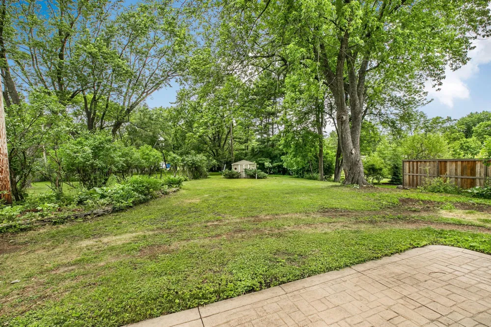 10206 Lakeview Drive W Minnetonka, MN 55305