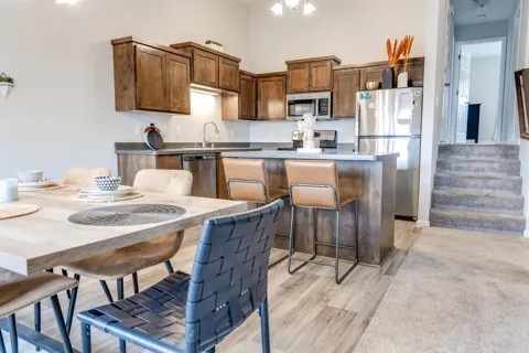 8656 Gateway Circle