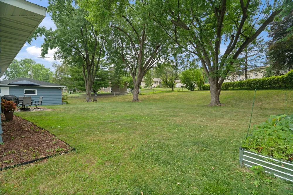 3274 68th Court E Inver Grove Heights, MN 55076