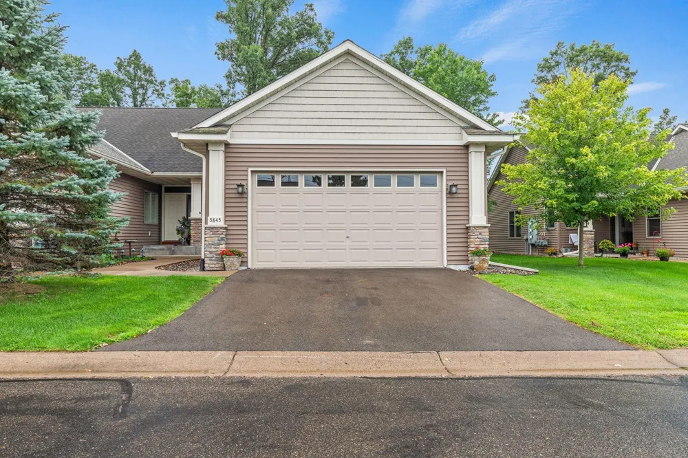 5845 Oakgreen Court Stillwater, MN 55082