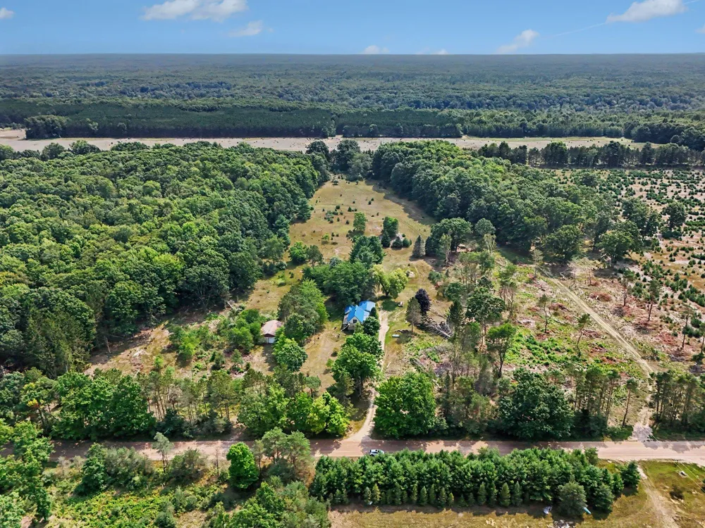 3601 Sass Road Manistee, MI 49660