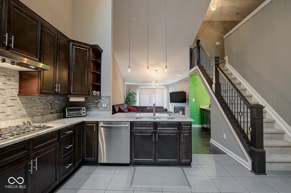 9732 Highpoint Ridge #101 Fishers, IN 46037