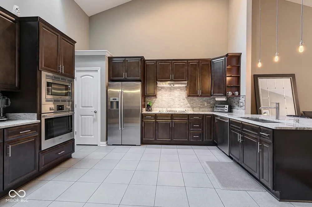 9732 Highpoint Ridge #101 Fishers, IN 46037