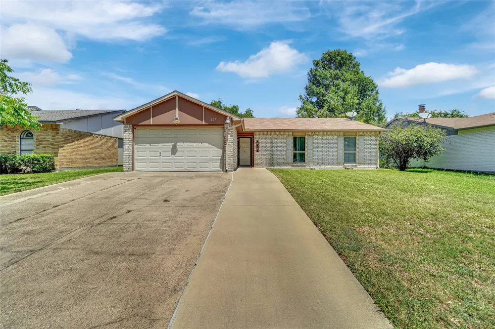 225 Rockcrest Drive Mesquite, TX 75150