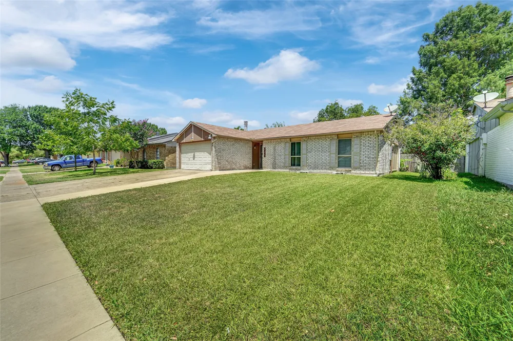 225 Rockcrest Drive Mesquite, TX 75150