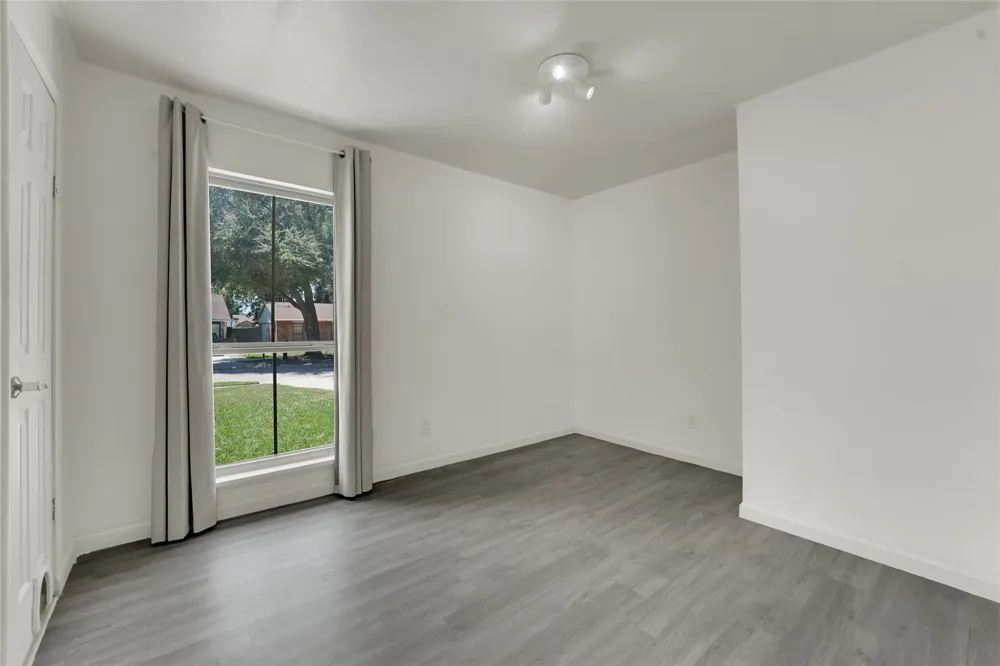 225 Rockcrest Drive Mesquite, TX 75150