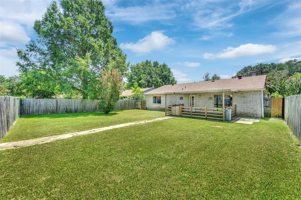 225 Rockcrest Drive Mesquite, TX 75150