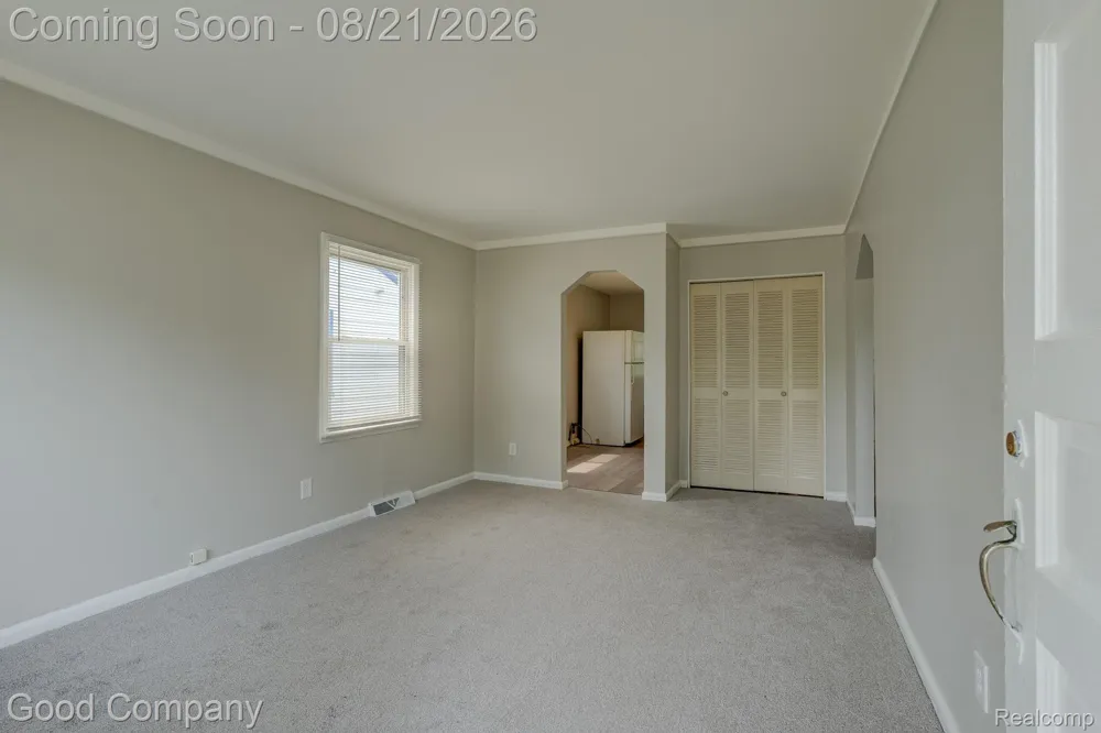 27699 Brettonwoods Street Madison Heights City, MI 48071