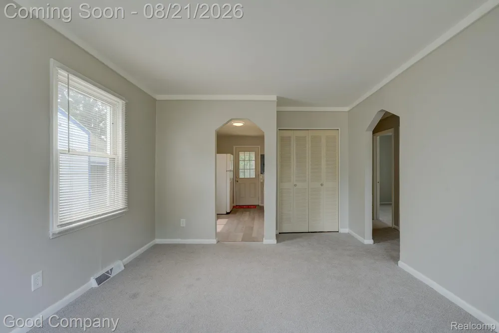27699 Brettonwoods Street Madison Heights City, MI 48071