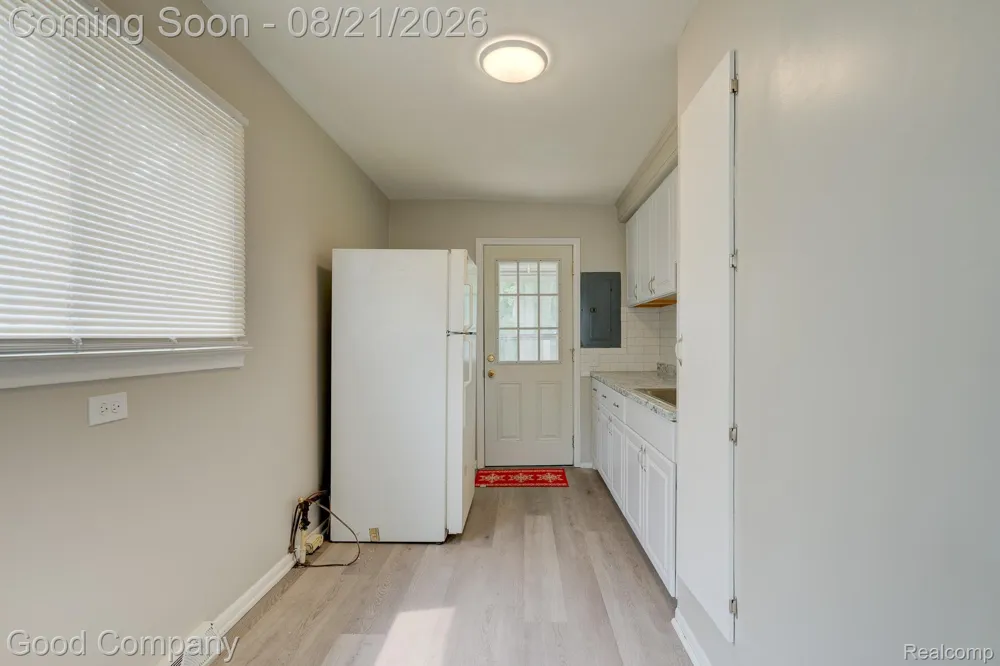 27699 Brettonwoods Street Madison Heights City, MI 48071