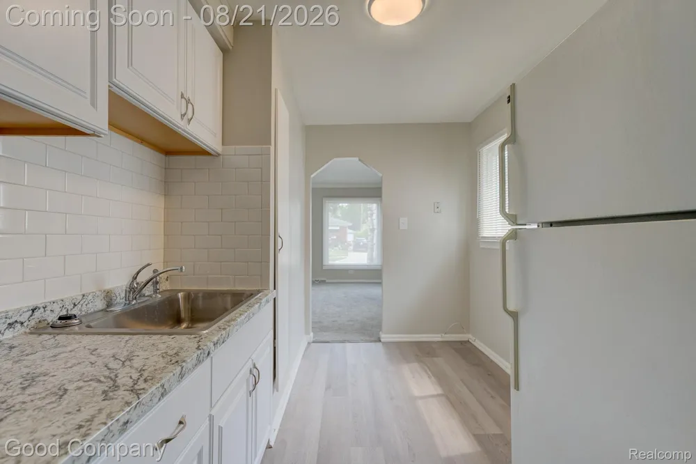 27699 Brettonwoods Street Madison Heights City, MI 48071