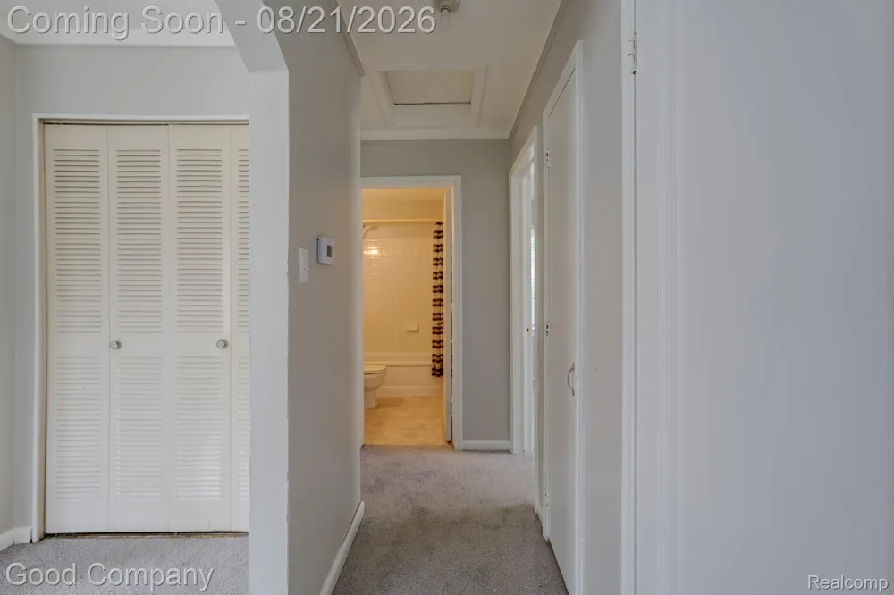 27699 Brettonwoods Street Madison Heights City, MI 48071