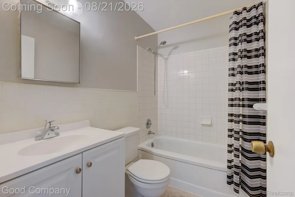 27699 Brettonwoods Street Madison Heights City, MI 48071