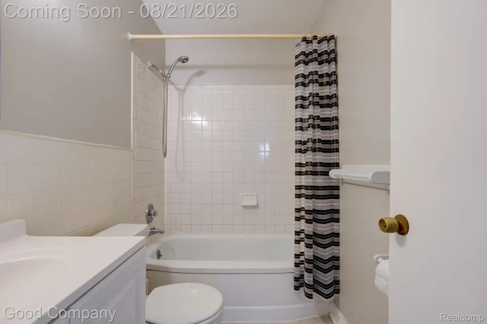 27699 Brettonwoods Street Madison Heights City, MI 48071