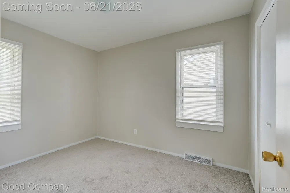 27699 Brettonwoods Street Madison Heights City, MI 48071