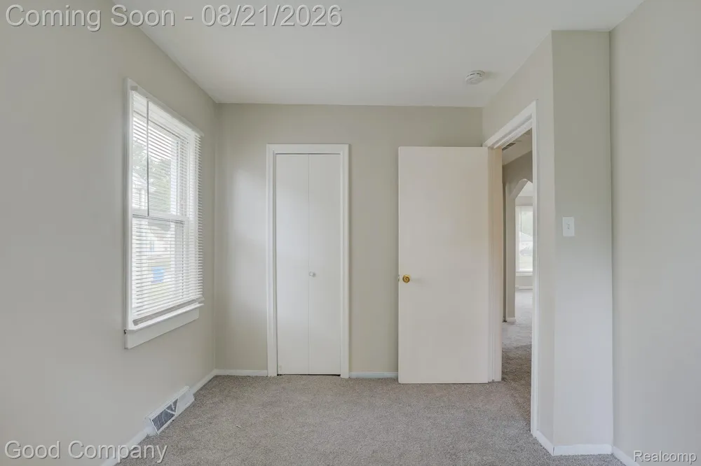 27699 Brettonwoods Street Madison Heights City, MI 48071