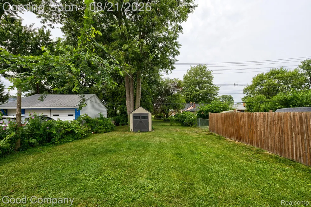 27699 Brettonwoods Street Madison Heights City, MI 48071