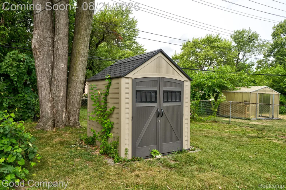 27699 Brettonwoods Street Madison Heights City, MI 48071